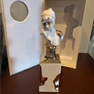 Elegant White and Gold Decorative Bust